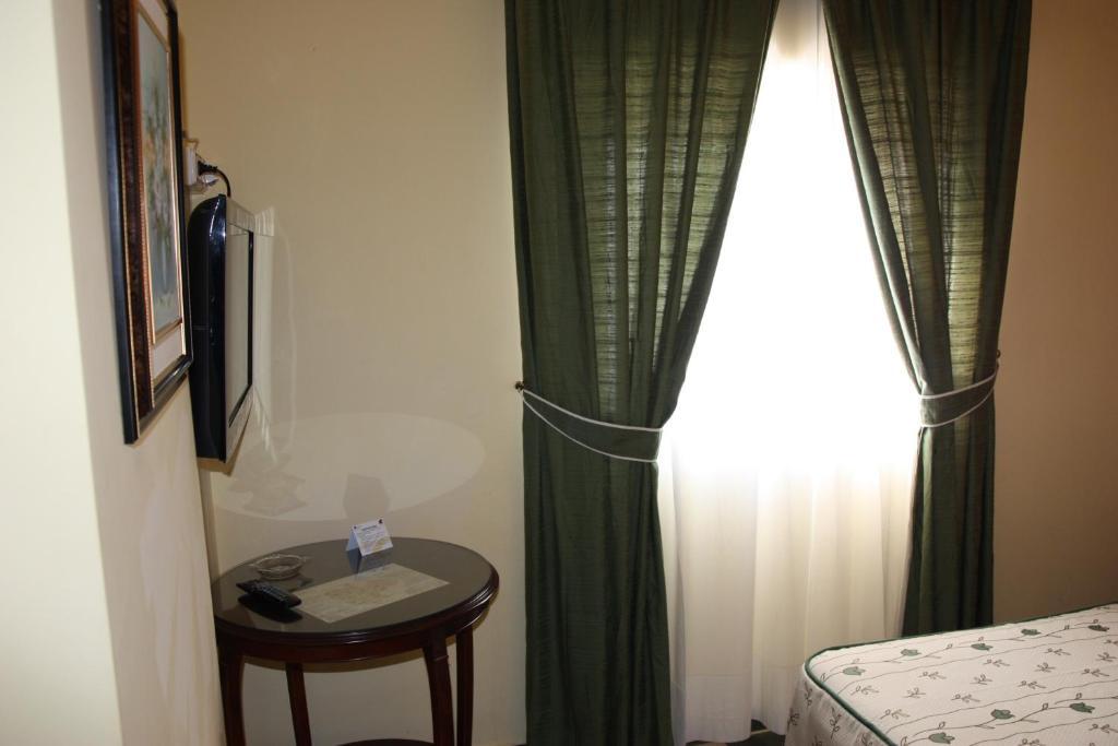 Hotel Frijon Aceuchal Oda fotoğraf